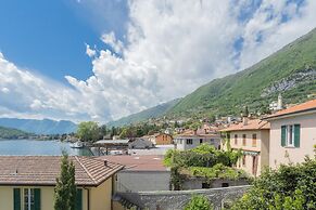 Co-f181-acol3a1 - Tina s Window on Lake Como