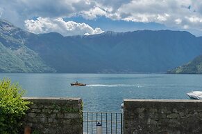 Co-f181-acol3a1 - Tina s Window on Lake Como