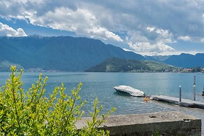 Co-f181-acol3a1 - Tina s Window on Lake Como