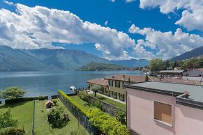 Co-f181-acol3a1 - Tina s Window on Lake Como