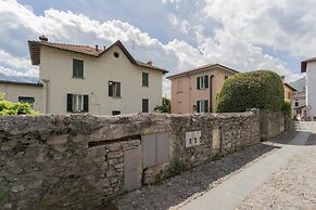 Co-f181-acol3a1 - Tina s Window on Lake Como