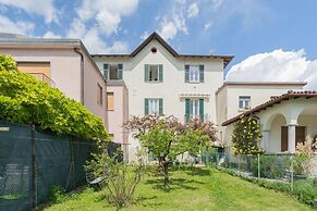 Co-f181-acol3a1 - Tina s Window on Lake Como