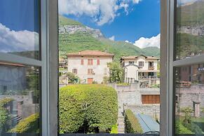 Co-f181-acol3a1 - Tina s Window on Lake Como