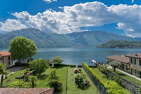 Co-f181-acol3a1 - Tina s Window on Lake Como