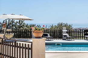 Villa Zora in Avola With 4 Bedrooms and 3 Bathrooms