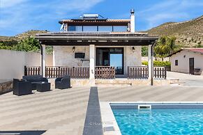 Villa Zora in Avola With 4 Bedrooms and 3 Bathrooms