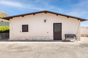 Villa Zora in Avola With 4 Bedrooms and 3 Bathrooms