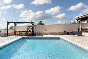 Villa Zora in Avola With 4 Bedrooms and 3 Bathrooms