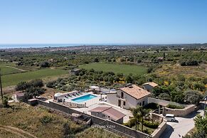 Villa Zora in Avola With 4 Bedrooms and 3 Bathrooms