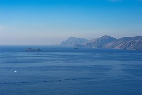 Casa Punta Paradiso - Romantic Seaside Retreat