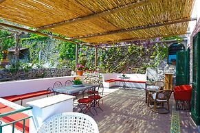 Casale Fralisa - Marvelous Terrace and hot tub With sea View