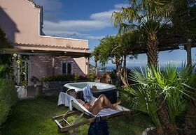 Casale Fralisa - Marvelous Terrace and hot tub With sea View