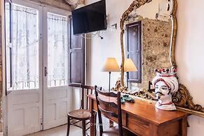 Golden Stone in Noto