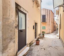 Golden Stone in Noto