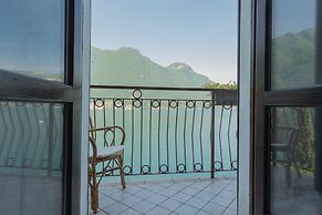 Lavarell House - Best Lake View