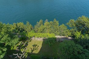 Lavarell House - Best Lake View