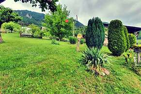 Romantic Cottage In Real Nature