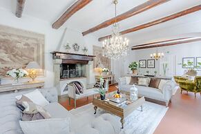 Villa Elizabeth an Hill Retreat