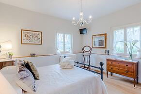 Villa Elizabeth an Hill Retreat