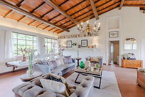 Villa Elizabeth an Hill Retreat