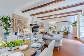 Villa Elizabeth an Hill Retreat