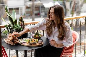 DeBlox living - Alhambra Apartments