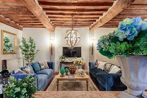 Casa Kathy in Lucca With 2 Bedrooms and 1 Bathrooms