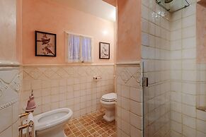 Casa Kathy in Lucca With 2 Bedrooms and 1 Bathrooms