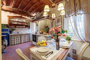 Casa Kathy in Lucca With 2 Bedrooms and 1 Bathrooms
