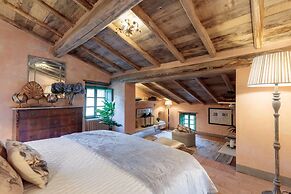 Villa Gufo in Lucca With 5 Bedrooms and 4 Bathrooms