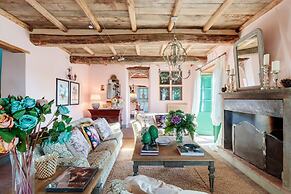 Villa Gufo in Lucca With 5 Bedrooms and 4 Bathrooms