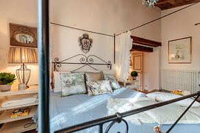 Villa Gufo in Lucca With 5 Bedrooms and 4 Bathrooms