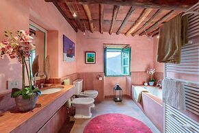 Villa Gufo in Lucca With 5 Bedrooms and 4 Bathrooms