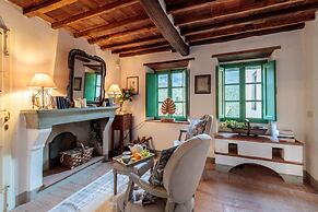 Villa Gufo in Lucca With 5 Bedrooms and 4 Bathrooms