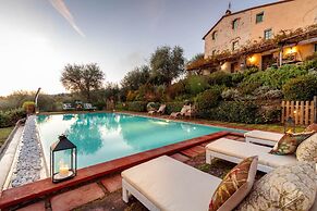 Villa Gufo in Lucca With 5 Bedrooms and 4 Bathrooms
