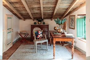 Villa Gufo in Lucca With 5 Bedrooms and 4 Bathrooms