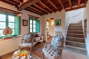 Villa Gufo in Lucca With 5 Bedrooms and 4 Bathrooms