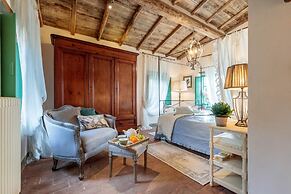 Villa Gufo in Lucca With 5 Bedrooms and 4 Bathrooms