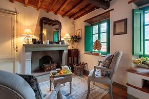 Villa Gufo in Lucca With 5 Bedrooms and 4 Bathrooms