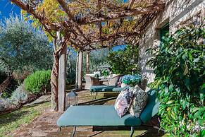 Villa Gufo in Lucca With 5 Bedrooms and 4 Bathrooms