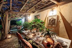 Villa Gufo in Lucca With 5 Bedrooms and 4 Bathrooms