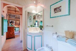 Villa Gufo in Lucca With 5 Bedrooms and 4 Bathrooms