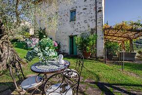 Villa Gufo in Lucca With 5 Bedrooms and 4 Bathrooms