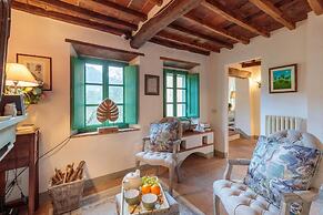 Villa Gufo in Lucca With 5 Bedrooms and 4 Bathrooms