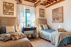 Villa Gufo in Lucca With 5 Bedrooms and 4 Bathrooms