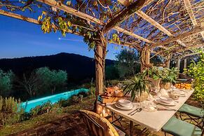 Villa Gufo in Lucca With 5 Bedrooms and 4 Bathrooms