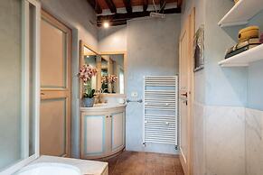 Villa Gufo in Lucca With 5 Bedrooms and 4 Bathrooms