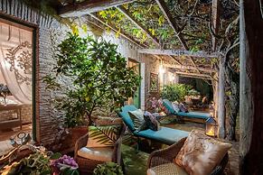 Villa Gufo in Lucca With 5 Bedrooms and 4 Bathrooms