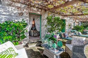 Villa Gufo in Lucca With 5 Bedrooms and 4 Bathrooms