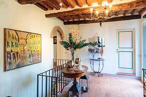 Villa Gufo in Lucca With 5 Bedrooms and 4 Bathrooms